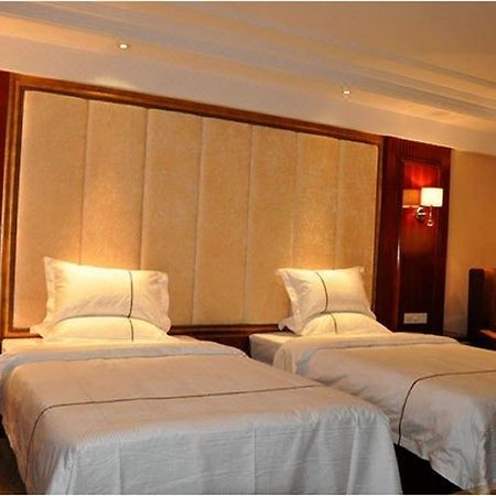 Borman Hotel Guangzhou Panyu Qiaonan Aoyuan Plaza Exterior photo