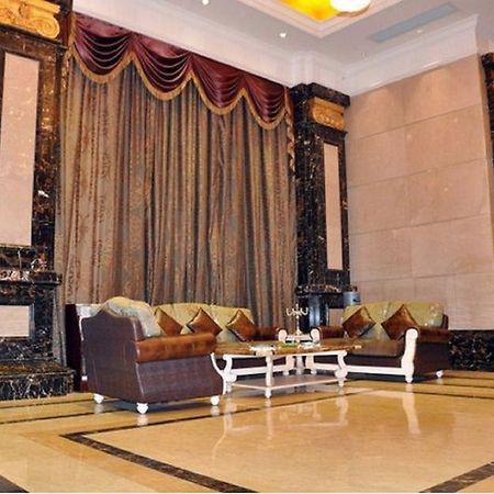 Borman Hotel Guangzhou Panyu Qiaonan Aoyuan Plaza Exterior photo